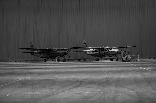 Cessna à l'interieur du hangar