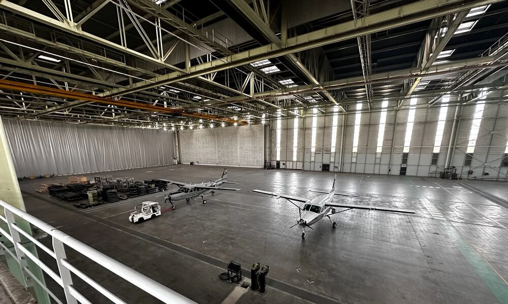 Hangar avec les avions